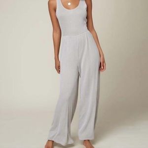 O’Neill light grey stripe tie-back jumpsuit. 30” inseam. Worn once.